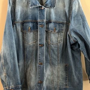 Old Navy 4x women’s jean jacket . NWOT. Mint condition.